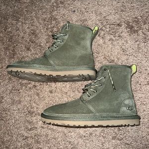 Ohh boots. Size  us 7 color green
